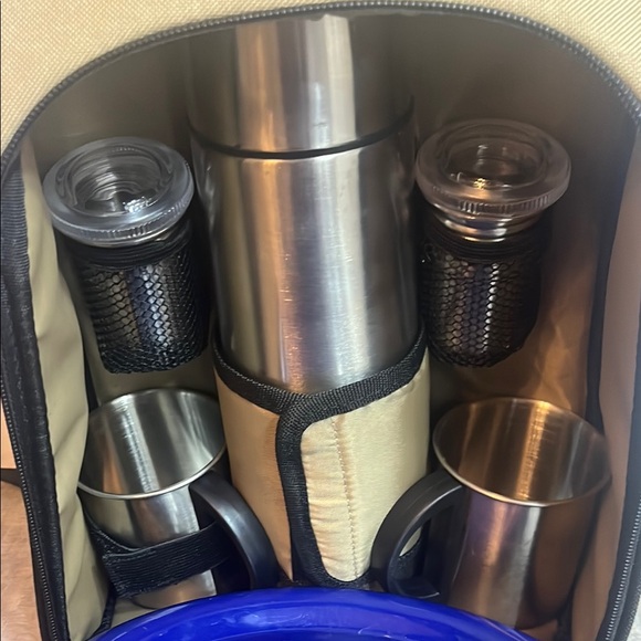 EUC Outdoor Excursions Beige Backpack with Picnic Set - Picture 10 of 14